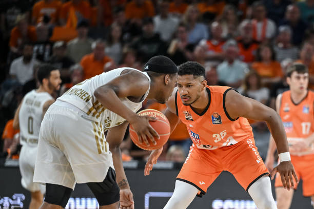 在狭小空间 在狭小空间